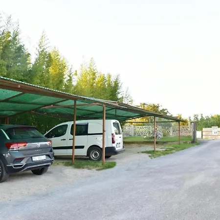 Apartmán In Mit Grill, Terrasse Und Garten Und Meerblick Zambratija (Istria)