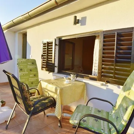 In Mit Grill, Terrasse Und Garten Und Meerblick Apartmán *