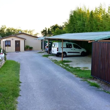 In Mit Grill, Terrasse Und Garten Und Meerblick Apartmán Zambratija (Istria)